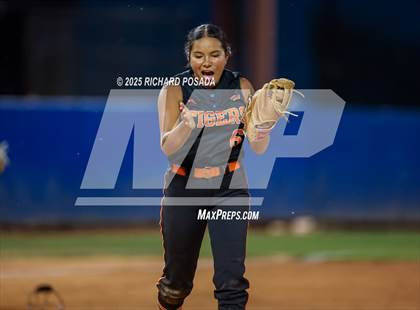 Thumbnail 3 in Coalinga vs. Woodlake (CIFCS - Division IV Championship) photogallery.