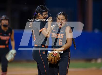 Thumbnail 3 in Coalinga vs. Woodlake (CIFCS - Division IV Championship) photogallery.