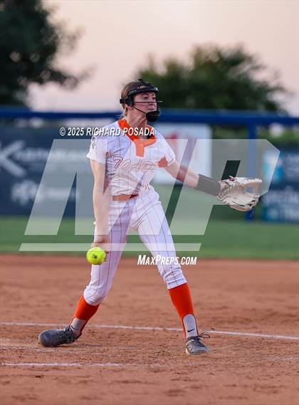 Thumbnail 2 in Coalinga vs. Woodlake (CIFCS - Division IV Championship) photogallery.