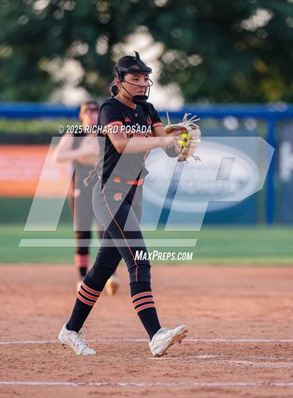Thumbnail 3 in Coalinga vs. Woodlake (CIFCS - Division IV Championship) photogallery.