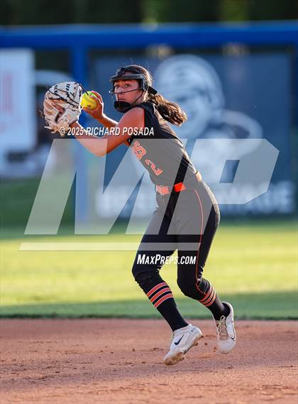Thumbnail 2 in Coalinga vs. Woodlake (CIFCS - Division IV Championship) photogallery.