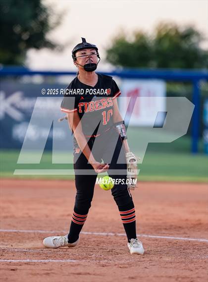 Thumbnail 2 in Coalinga vs. Woodlake (CIFCS - Division IV Championship) photogallery.