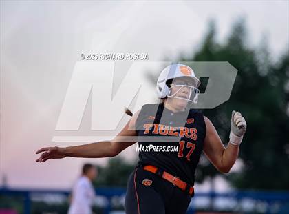 Thumbnail 3 in Coalinga vs. Woodlake (CIFCS - Division IV Championship) photogallery.