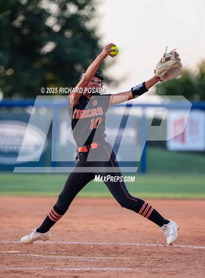 Thumbnail 3 in Coalinga vs. Woodlake (CIFCS - Division IV Championship) photogallery.