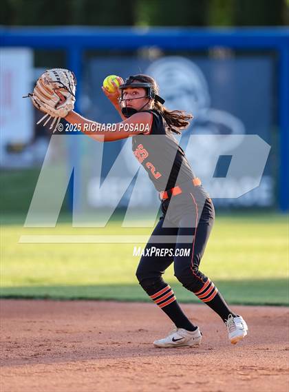 Thumbnail 3 in Coalinga vs. Woodlake (CIFCS - Division IV Championship) photogallery.