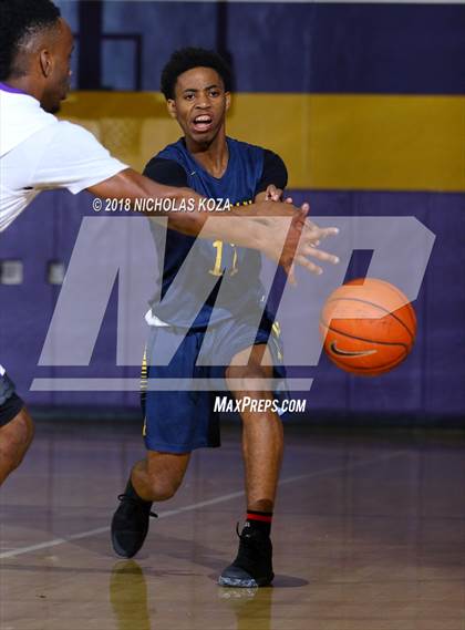 Thumbnail 3 in Warren vs Lynwood photogallery.