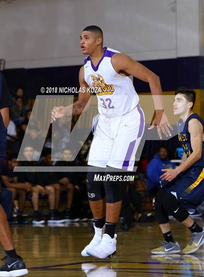 Thumbnail 3 in Warren vs Lynwood photogallery.
