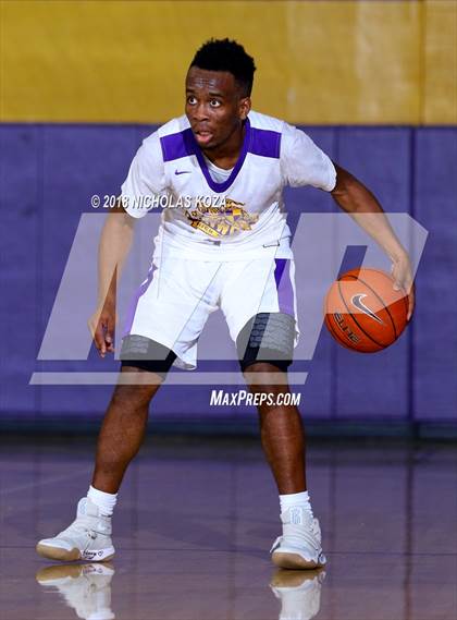 Thumbnail 2 in Warren vs Lynwood photogallery.