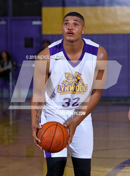 Thumbnail 1 in Warren vs Lynwood photogallery.