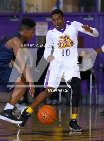Thumbnail 1 in Warren vs Lynwood photogallery.