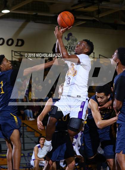 Thumbnail 2 in Warren vs Lynwood photogallery.