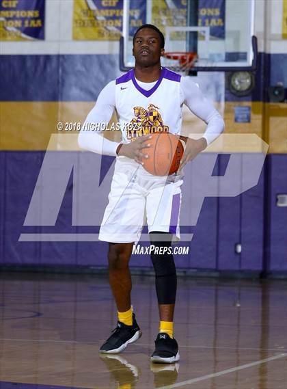 Thumbnail 2 in Warren vs Lynwood photogallery.