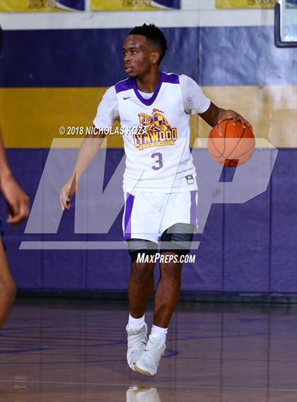 Thumbnail 3 in Warren vs Lynwood photogallery.