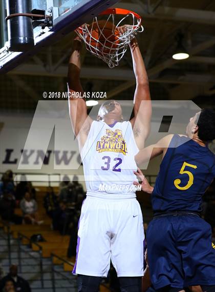 Thumbnail 1 in Warren vs Lynwood photogallery.