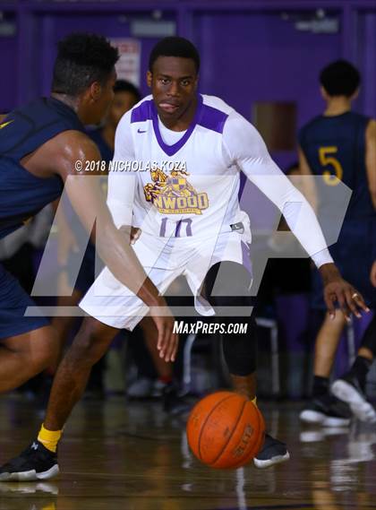 Thumbnail 1 in Warren vs Lynwood photogallery.