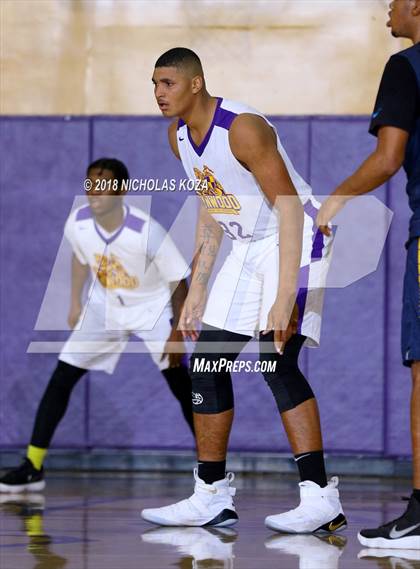 Thumbnail 2 in Warren vs Lynwood photogallery.