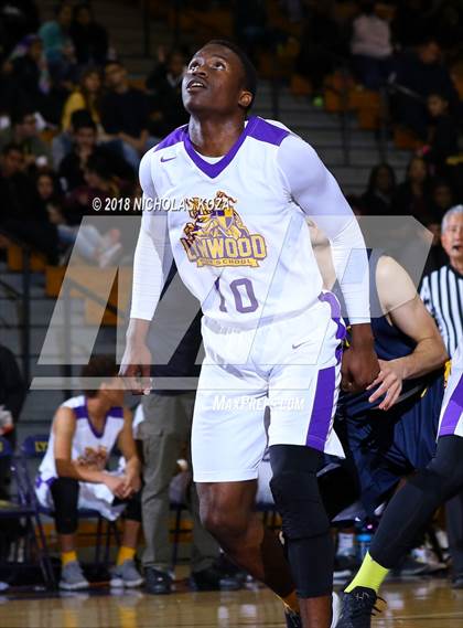 Thumbnail 3 in Warren vs Lynwood photogallery.