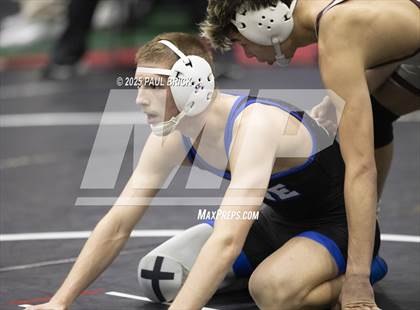 Thumbnail 3 in UIL Boys Wrestling Region 4 Finals (Day 2) photogallery.