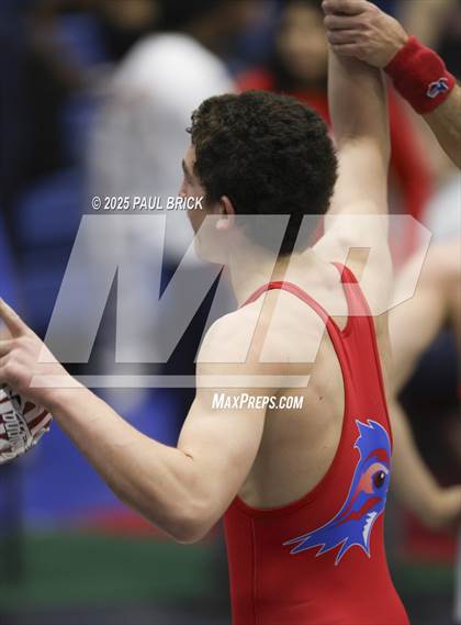 Thumbnail 3 in UIL Boys Wrestling Region 4 Finals (Day 2) photogallery.