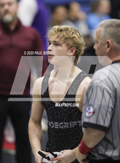 Thumbnail 2 in UIL Boys Wrestling Region 4 Finals (Day 2) photogallery.