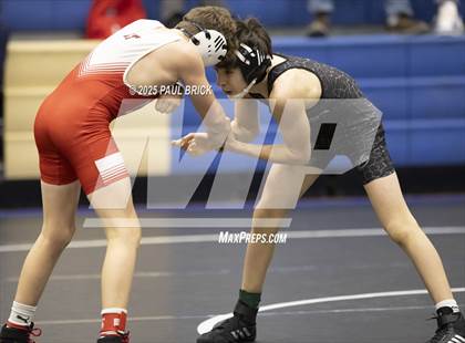 Thumbnail 2 in UIL Boys Wrestling Region 4 Finals (Day 2) photogallery.