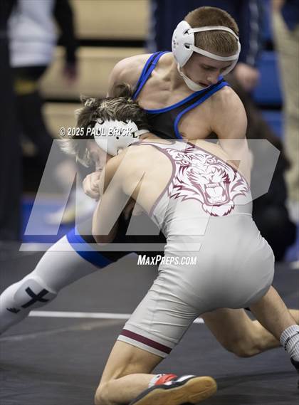 Thumbnail 2 in UIL Boys Wrestling Region 4 Finals (Day 2) photogallery.