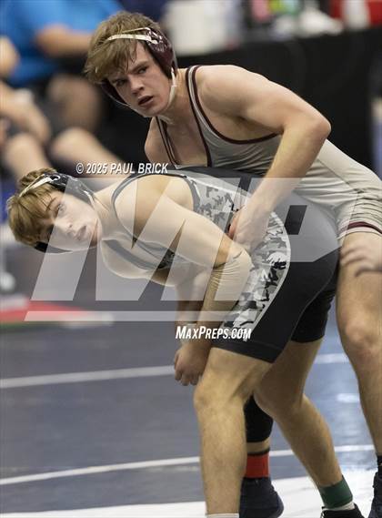 Thumbnail 1 in UIL Boys Wrestling Region 4 Finals (Day 2) photogallery.
