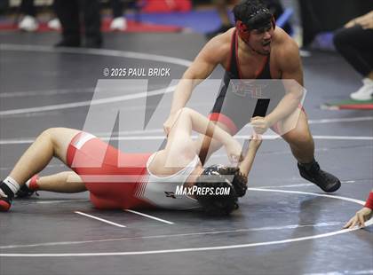 Thumbnail 1 in UIL Boys Wrestling Region 4 Finals (Day 2) photogallery.