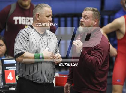 Thumbnail 1 in UIL Boys Wrestling Region 4 Finals (Day 2) photogallery.