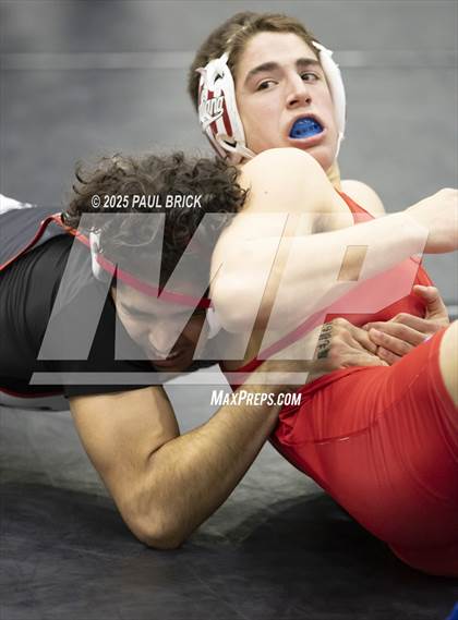 Thumbnail 1 in UIL Boys Wrestling Region 4 Finals (Day 2) photogallery.