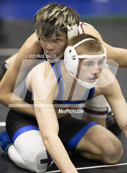 Thumbnail 2 in UIL Boys Wrestling Region 4 Finals (Day 2) photogallery.