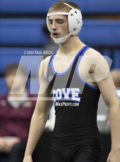 Thumbnail 2 in UIL Boys Wrestling Region 4 Finals (Day 2) photogallery.