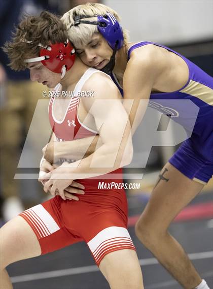 Thumbnail 1 in UIL Boys Wrestling Region 4 Finals (Day 2) photogallery.