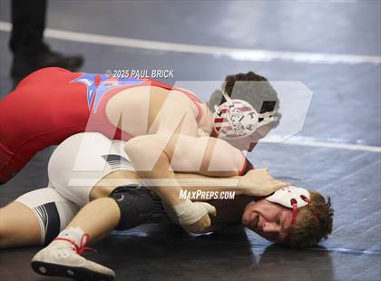Thumbnail 1 in UIL Boys Wrestling Region 4 Finals (Day 2) photogallery.