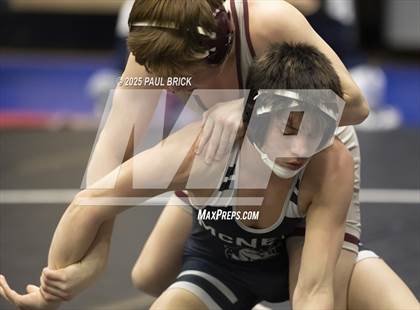 Thumbnail 2 in UIL Boys Wrestling Region 4 Finals (Day 2) photogallery.