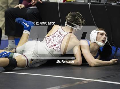 Thumbnail 1 in UIL Boys Wrestling Region 4 Finals (Day 2) photogallery.