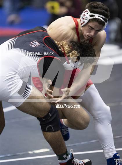 Thumbnail 2 in UIL Boys Wrestling Region 4 Finals (Day 2) photogallery.