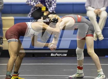 Thumbnail 2 in UIL Boys Wrestling Region 4 Finals (Day 2) photogallery.