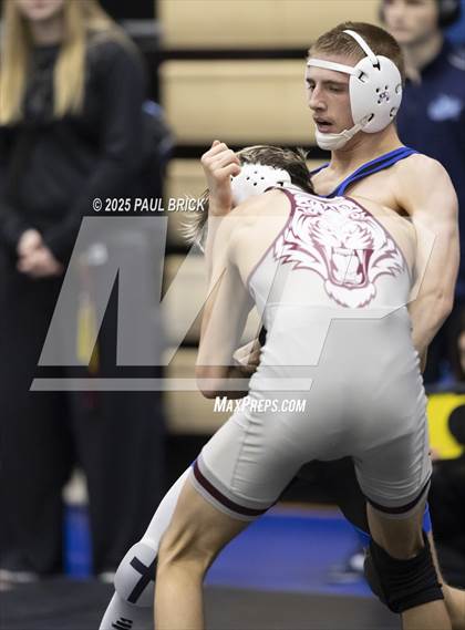 Thumbnail 3 in UIL Boys Wrestling Region 4 Finals (Day 2) photogallery.
