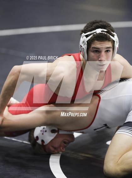 Thumbnail 2 in UIL Boys Wrestling Region 4 Finals (Day 2) photogallery.