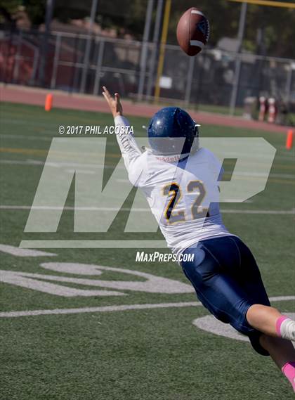 Thumbnail 3 in Bellarmine-Jefferson vs Lighthouse Christian photogallery.