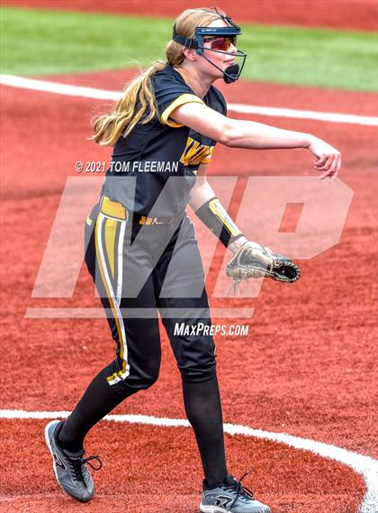 Thumbnail 2 in Shawnee Mission West @ Olathe East photogallery.