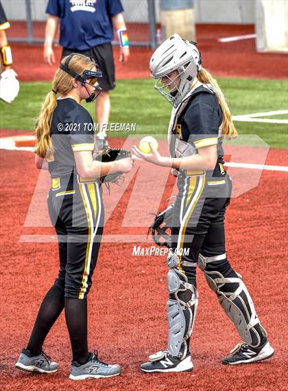 Thumbnail 2 in Shawnee Mission West @ Olathe East photogallery.