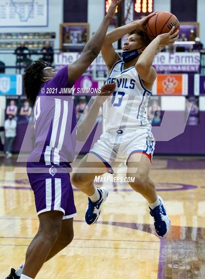 Thumbnail 2 in Quincy @ Collinsville (Prairie Farms Holiday Classic) photogallery.