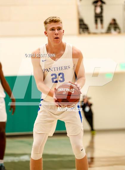 Thumbnail 3 in Pinewood vs Woodside Priory (CIF CCS D5 Finals) photogallery.