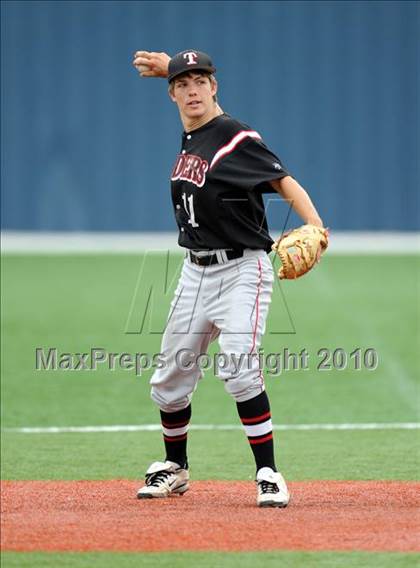 Thumbnail 3 in Sachse vs. Lee (Texas 5A Region II Playoffs) photogallery.