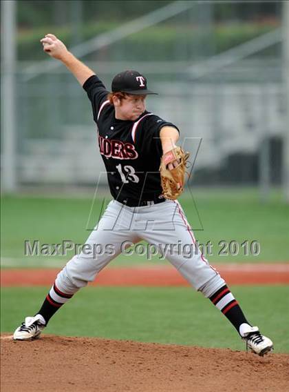 Thumbnail 2 in Sachse vs. Lee (Texas 5A Region II Playoffs) photogallery.