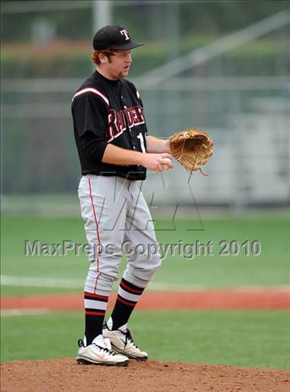 Thumbnail 2 in Sachse vs. Lee (Texas 5A Region II Playoffs) photogallery.