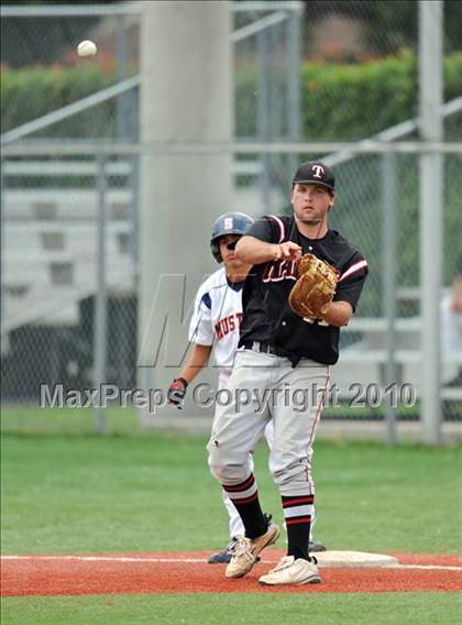 Thumbnail 3 in Sachse vs. Lee (Texas 5A Region II Playoffs) photogallery.