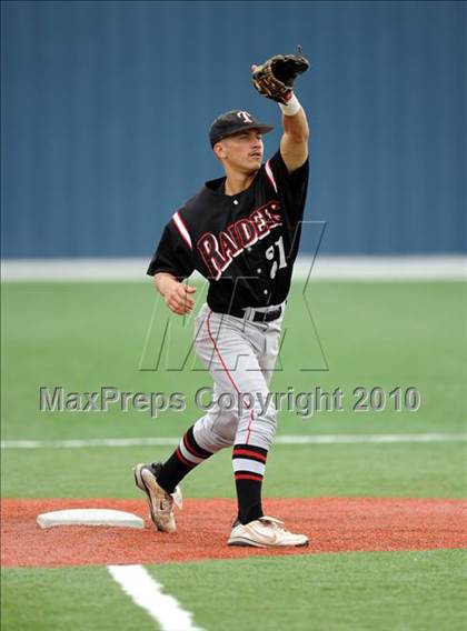 Thumbnail 3 in Sachse vs. Lee (Texas 5A Region II Playoffs) photogallery.